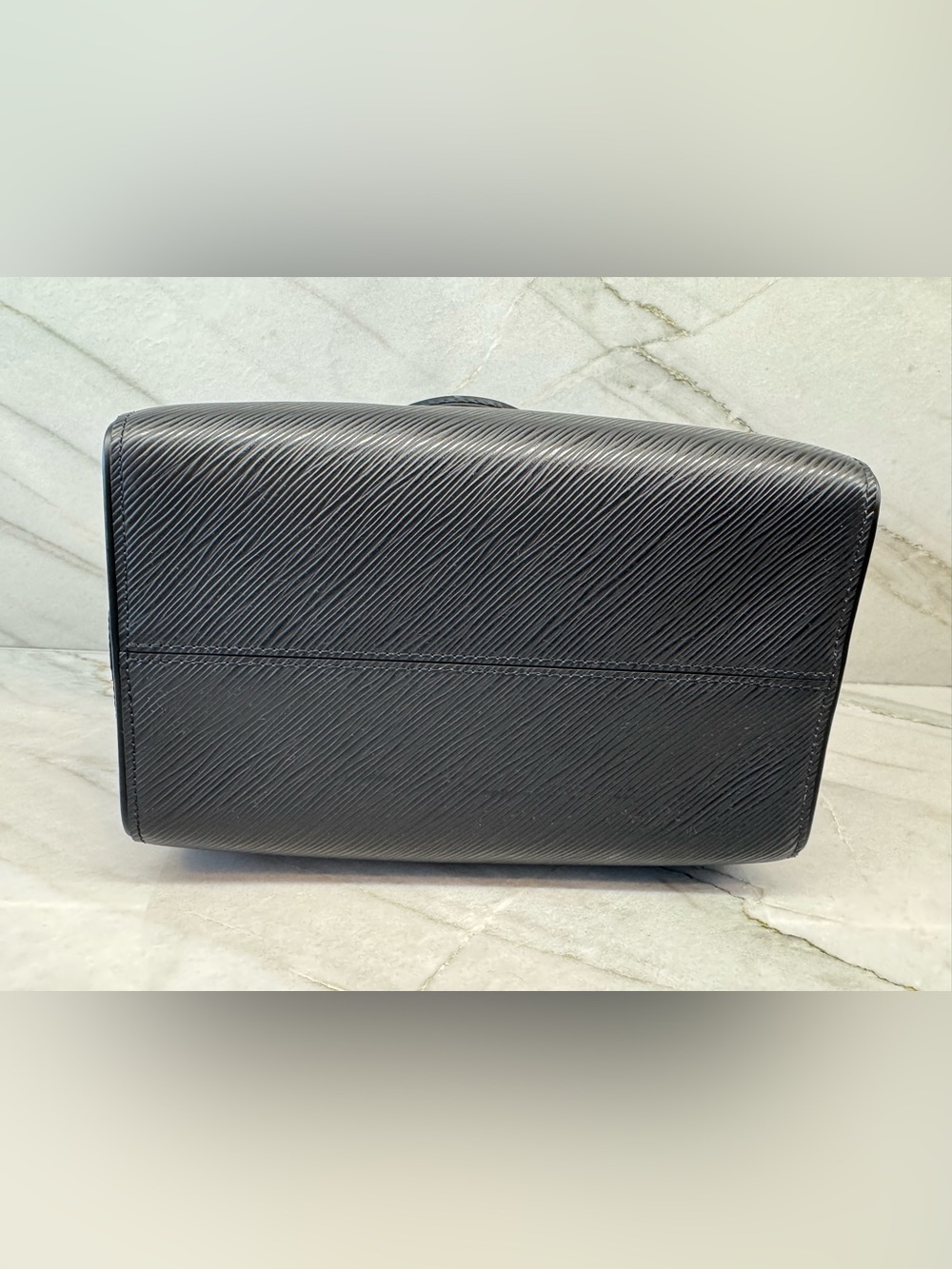 Louis Vuitton Speedy 25 Bandouliere in Epi Noir Leather - Picture 13 of 17
